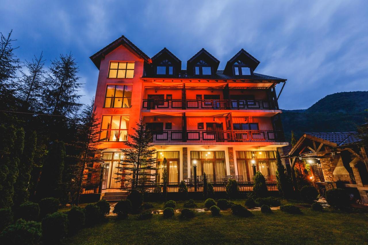 Hotel River Retreat Lotrioara Esterno foto
