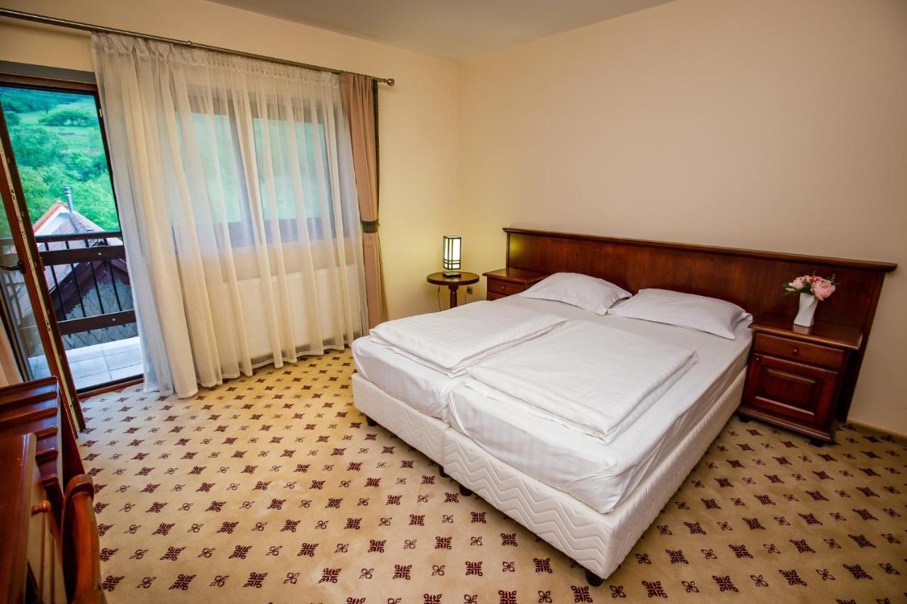 Hotel River Retreat Lotrioara Esterno foto