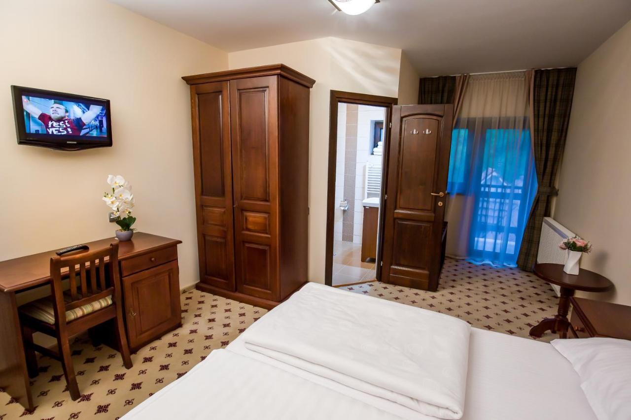 Hotel River Retreat Lotrioara Esterno foto