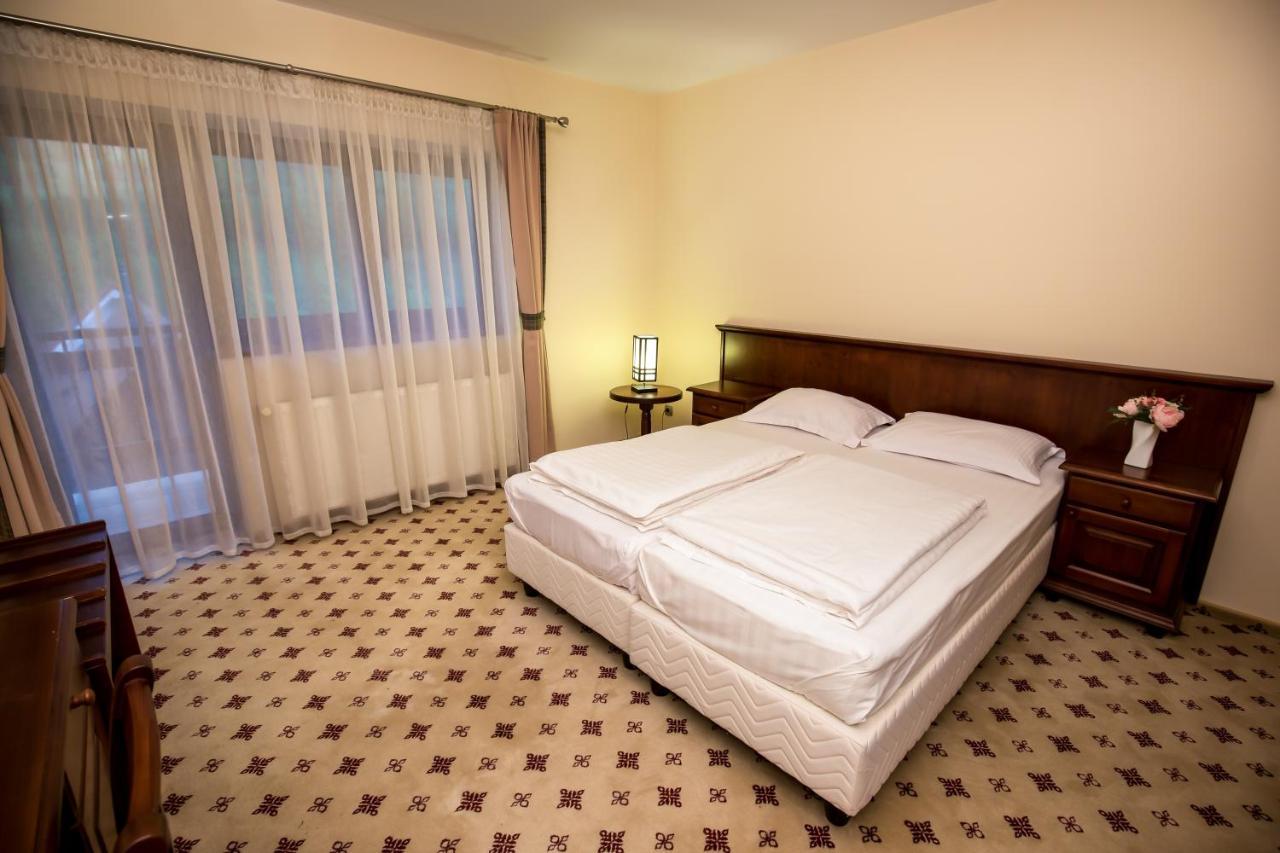 Hotel River Retreat Lotrioara Esterno foto