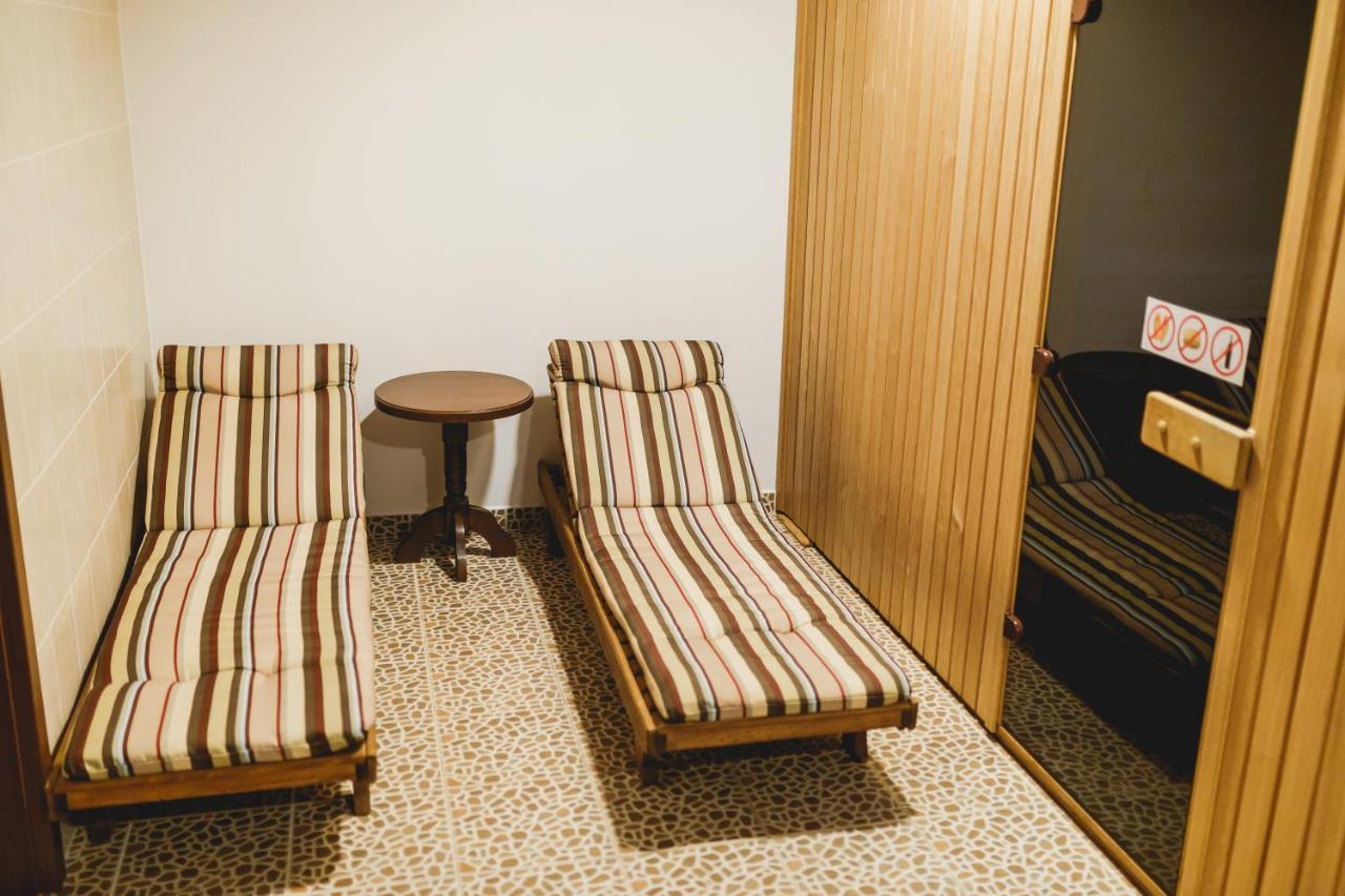 Hotel River Retreat Lotrioara Esterno foto