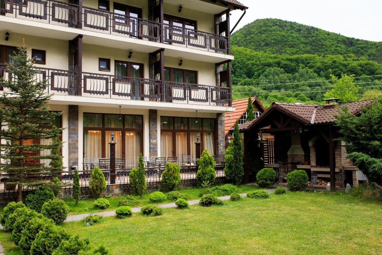Hotel River Retreat Lotrioara Esterno foto